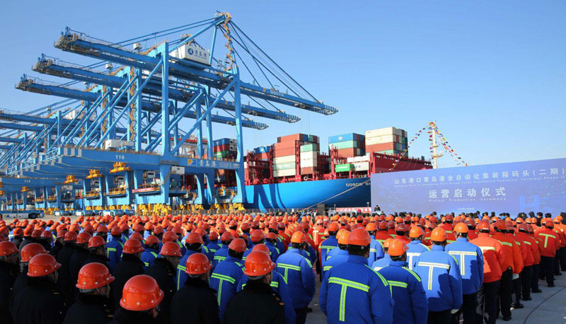 L'ouverture en 2019 du terminal portuaire automatisé de Qingdao, équipé de grues ferroviaires à hydrogène (Image: Alamy)