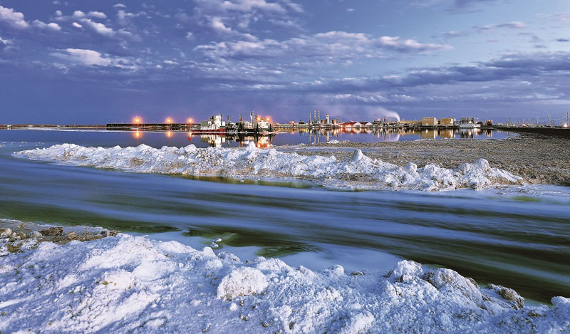 le lac de Qarhan situé dans le bassin de Qaidam, Qinghai