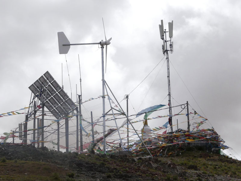 panneaux photovoltaïques et mini éolienne pour antennes de gsm (Zhongba, 2019)