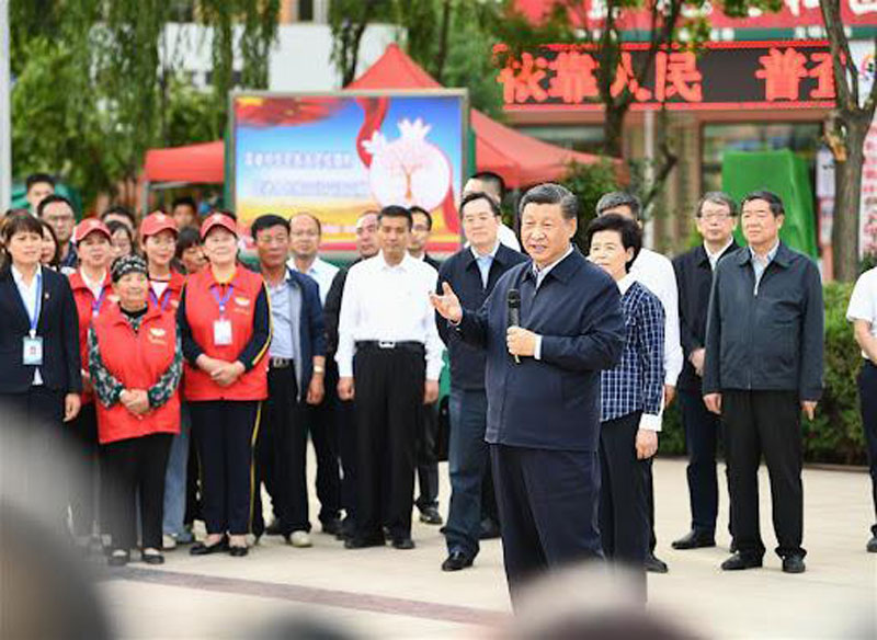 Xi Jinping, secrétaire général du Comité central du Parti communiste chinois (PCC), a inspecté le 8 juin 2020 la région autonome Hui du Ningxia (nord-ouest de la Chine) pour s'informer des efforts déployés pour faire avancer la réduction de la pauvreté, renforcer la protection écologique du fleuve Jaune, et promouvoir l'unité ethnique. (Photo : Xinhua) 