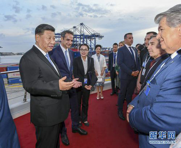 Xi Jinping et le PM grec visitent le port du Pirée et saluent la coopération sino-grecque dans le cadre de l'ICR (12/11/2019)