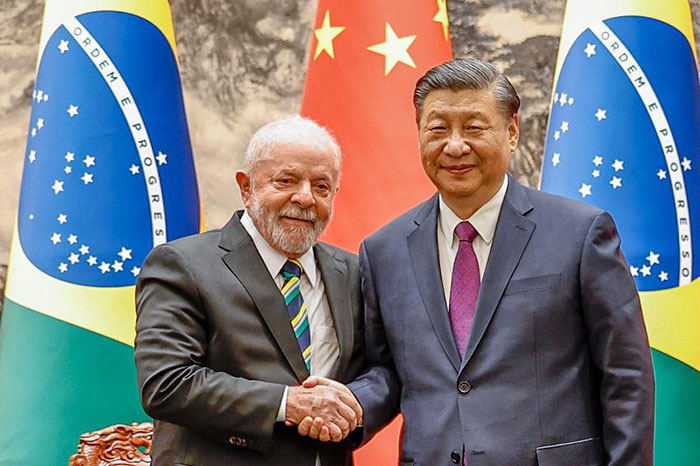Le président de la République du Brésil, Luiz Inácio Lula da Silva, et le président de la République Populaire de Chine, Xi Jinping, le 14 avril 2023  (Photo : Ricardo Stuckert/PR Palácio do Planalto CC https://link.infini.fr/C--TbkXT)