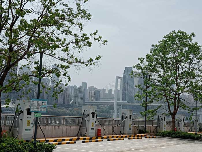 À Chongqing, le long du Yangzi, une zone de recharge pour les VE @RS À Chongqing, le long du Yangzi, une zone de recharge pour les VE @RS