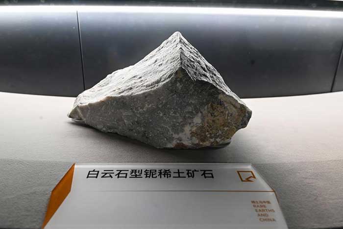 Un morceau de minerai de terres rares dans un musée consacré aux métaux rares à Baotou, en Mongolie intérieure chinoise. Avertissement (photo Xinhua/Li Zhipeng)